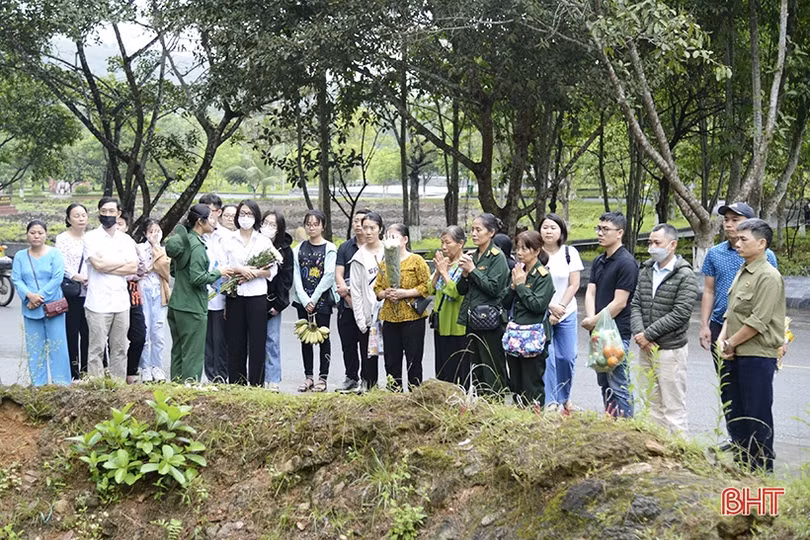 Hàng nghìn du khách hành hương về Ngã ba Đồng Lộc