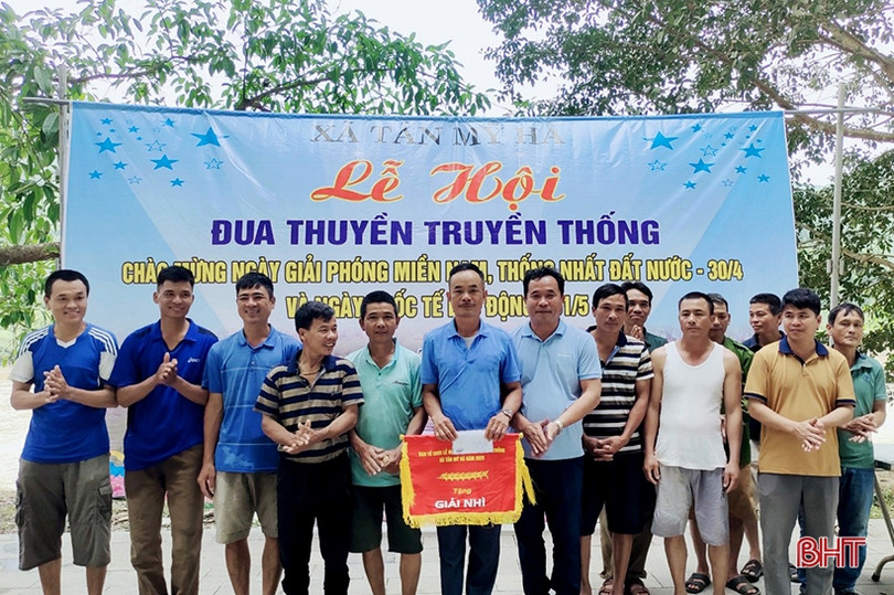 15 đội tranh tài đua thuyền trên sông Ngàn Phố