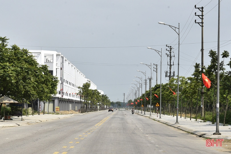 Thị xã Hồng Lĩnh gắn biển các công trình chào mừng những ngày lễ lớn