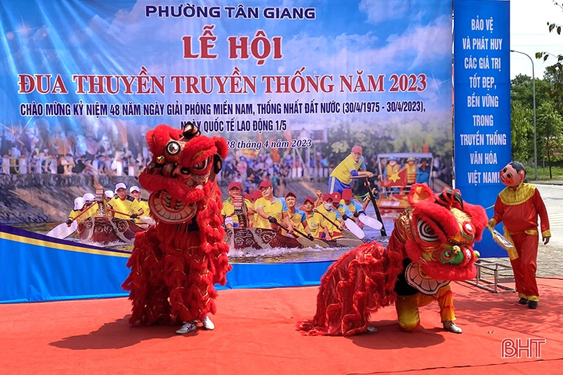 Đua thuyền truyền thống trên sông Cụt