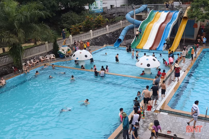 Nhiều du khách ngược ngàn khám phá miền biên giới Hà Tĩnh