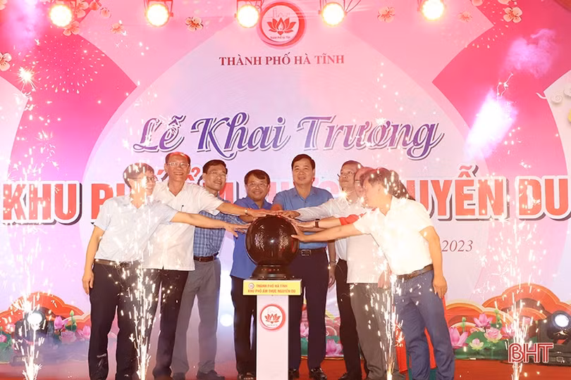 Khai trương Khu phố chuyên doanh ẩm thực Nguyễn Du