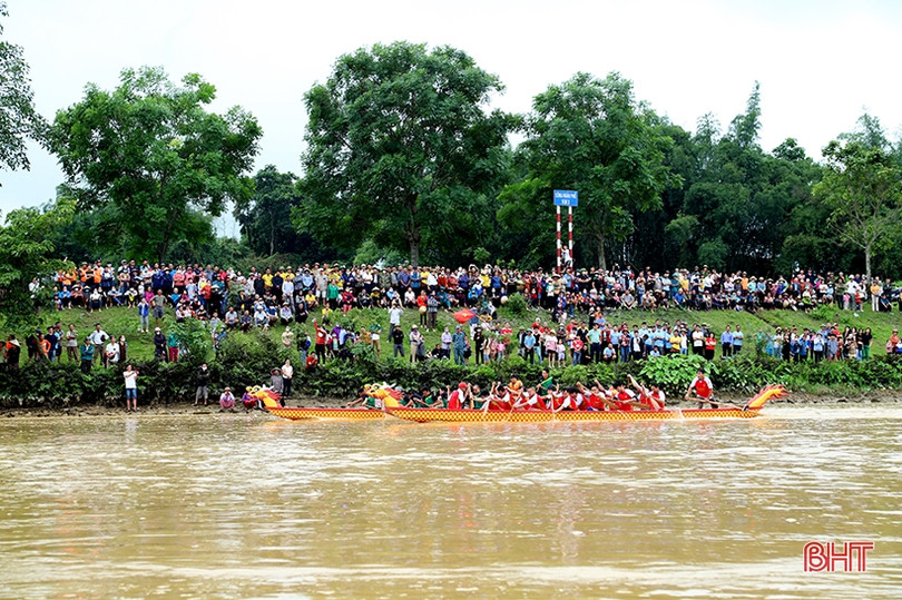 15 đội tranh tài đua thuyền trên sông Ngàn Phố