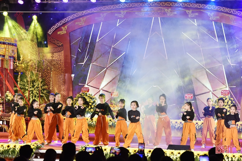 Đặc sắc đêm dạ hội “Tiếng hát từ cội nguồn”