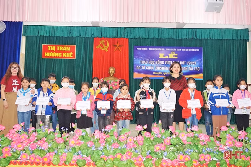 71 học sinh ở Hương Khê được nhận học bổng Zhi Shan