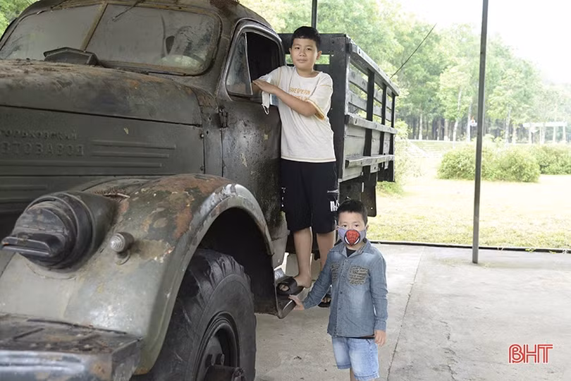 Hàng nghìn du khách hành hương về Ngã ba Đồng Lộc