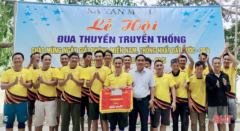 15 đội tranh tài đua thuyền trên sông Ngàn Phố