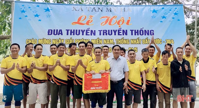 15 đội tranh tài đua thuyền trên sông Ngàn Phố