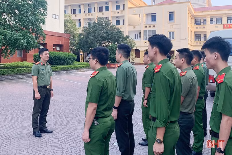 ĐVTN Hà Tĩnh “gác lễ hỗ trợ người dân cài đặt định danh điện tử