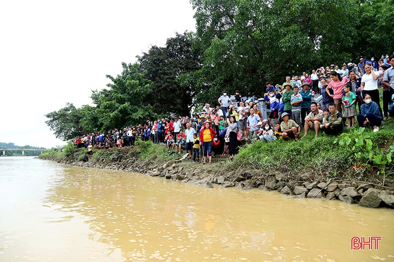 15 đội tranh tài đua thuyền trên sông Ngàn Phố