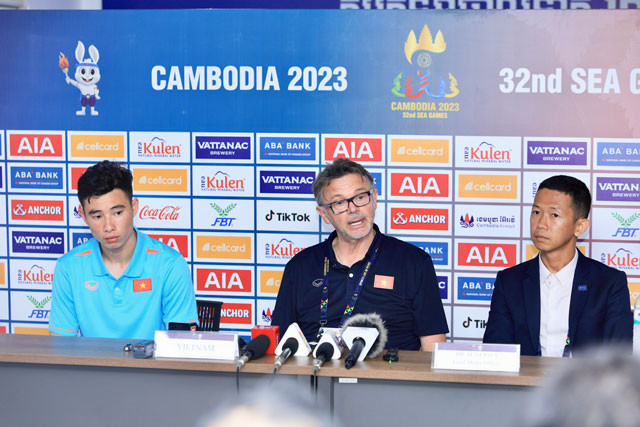HLV Troussier: “Quan trọng là Việt Nam giành chiến thắng”