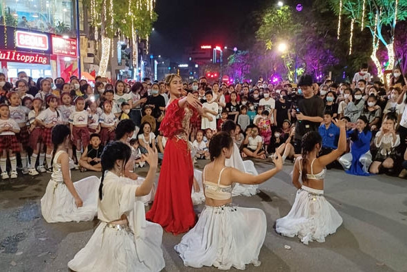 Hải Dương khai trương phố đi bộ, chợ đêm Bạch Đằng