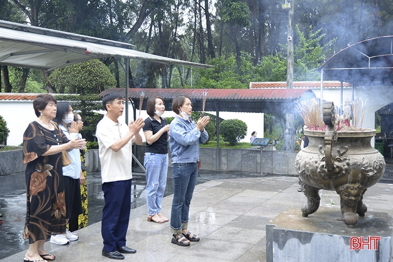 Hàng nghìn du khách hành hương về Ngã ba Đồng Lộc