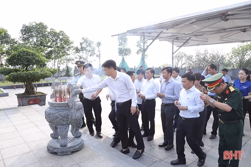 Dâng hương kỷ niệm 117 năm ngày sinh cố Tổng Bí thư Hà Huy Tập