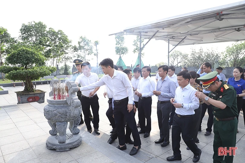 Dâng hương kỷ niệm 117 năm ngày sinh cố Tổng Bí thư Hà Huy Tập