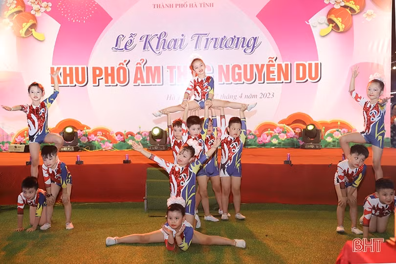 Khai trương Khu phố chuyên doanh ẩm thực Nguyễn Du