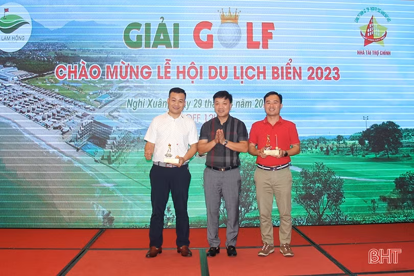 Gần 80 golfer tranh tài tại giải golf chào mừng lễ hội du lịch biển