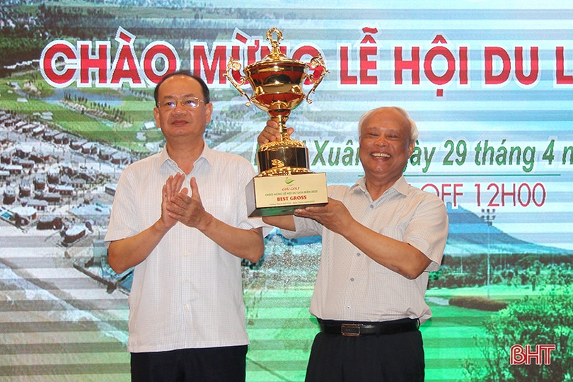 Gần 80 golfer tranh tài tại giải golf chào mừng lễ hội du lịch biển