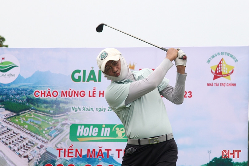 Gần 80 golfer tranh tài tại giải golf chào mừng lễ hội du lịch biển