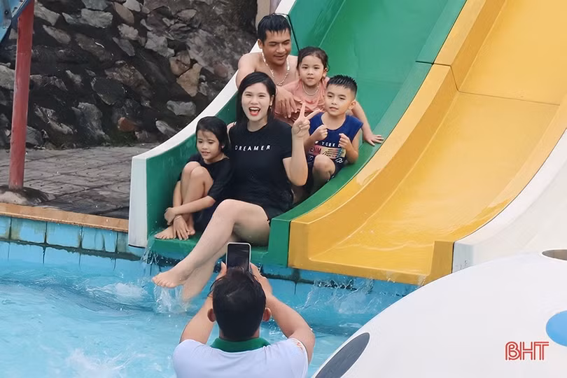 Nhiều du khách ngược ngàn khám phá miền biên giới Hà Tĩnh