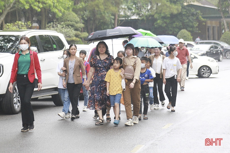 Hàng nghìn du khách hành hương về Ngã ba Đồng Lộc