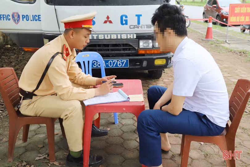 Xử phạt 580 trường hợp vi phạm ATGT ở huyện Đức Thọ