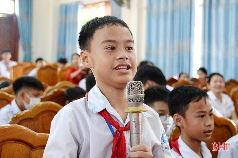 Học sinh Can Lộc sôi nổi tìm hiểu kiến thức sử dụng năng lượng