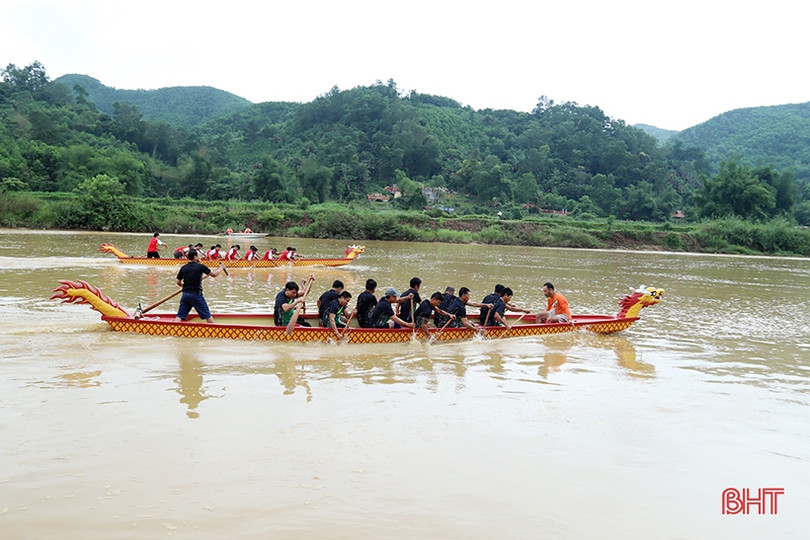 15 đội tranh tài đua thuyền trên sông Ngàn Phố