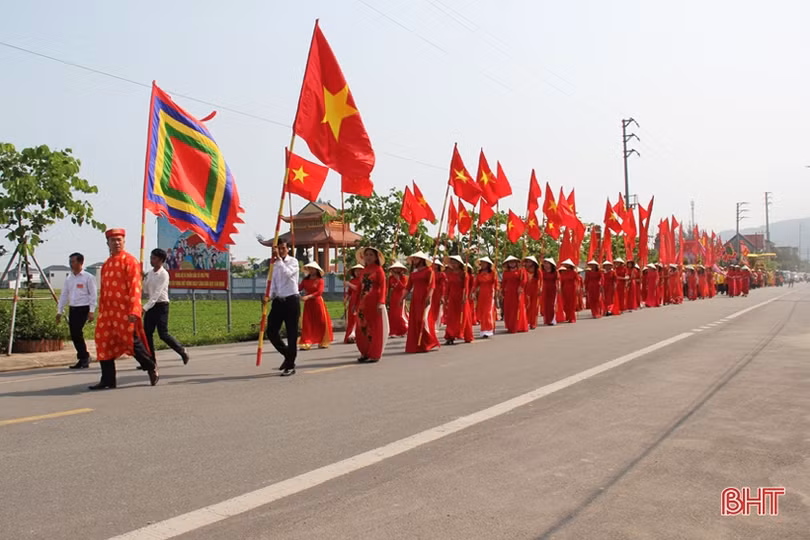 Đón nhận bằng xếp hạng di tích lịch sử - văn hóa cấp tỉnh nhà thờ Nguyễn Phúc Ấm