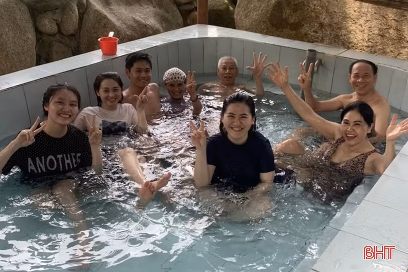 Nhiều du khách ngược ngàn khám phá miền biên giới Hà Tĩnh