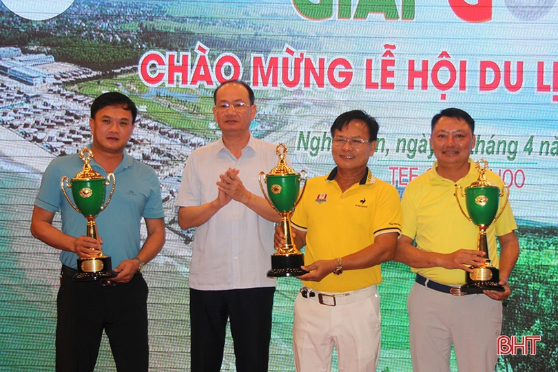 Gần 80 golfer tranh tài tại giải golf chào mừng lễ hội du lịch biển
