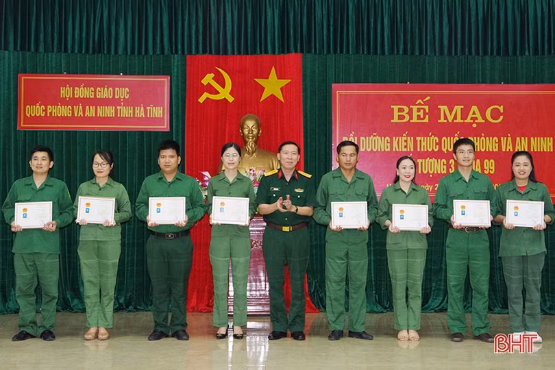 Hoàn thành khoá bồi dưỡng kiến thức quốc phòng, an ninh cho 90 học viên