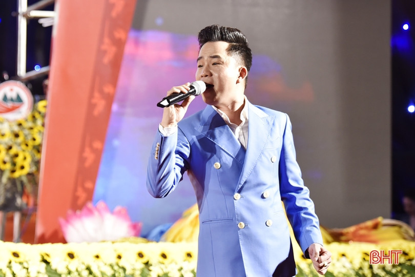 Đặc sắc đêm dạ hội “Tiếng hát từ cội nguồn”