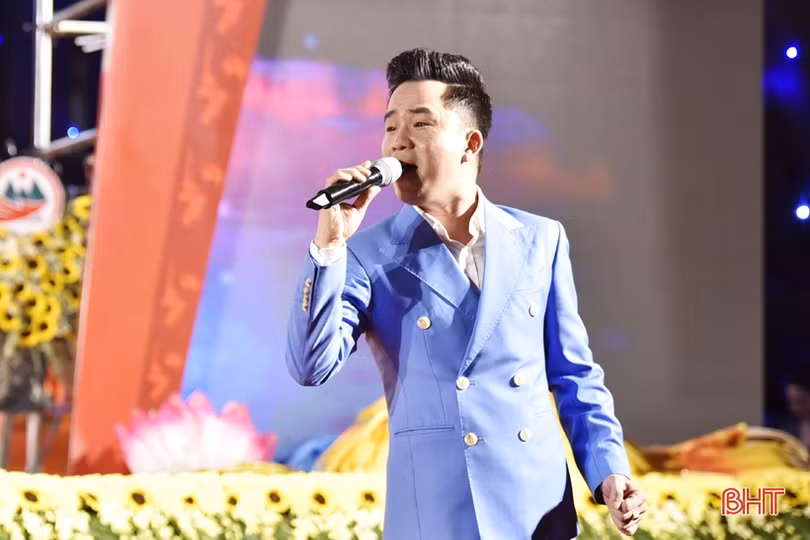 Đặc sắc đêm dạ hội “Tiếng hát từ cội nguồn”