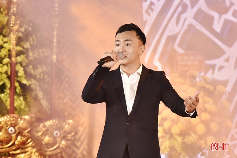 Đặc sắc đêm dạ hội “Tiếng hát từ cội nguồn”