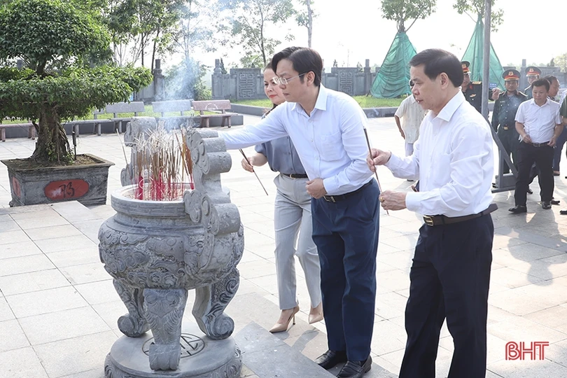 Dâng hương kỷ niệm 117 năm ngày sinh cố Tổng Bí thư Hà Huy Tập