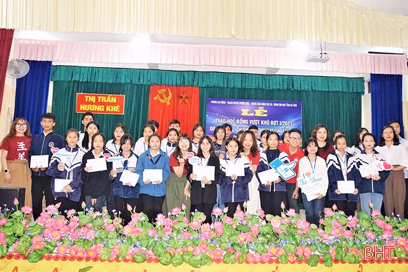 71 học sinh ở Hương Khê được nhận học bổng Zhi Shan