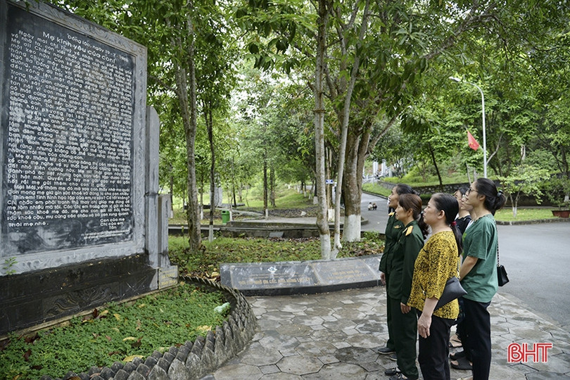 Hàng nghìn du khách hành hương về Ngã ba Đồng Lộc