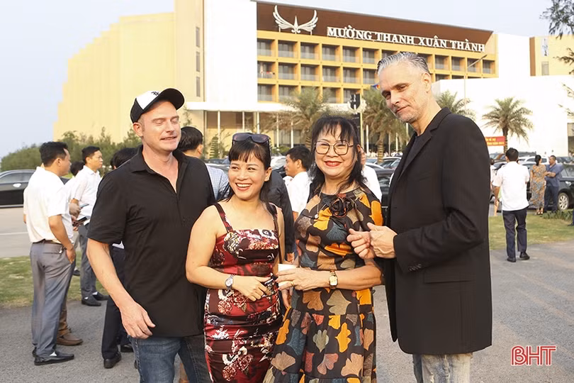 Du lịch biển Hà Tĩnh hút khách ngay đầu hè