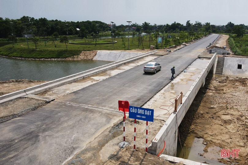 Thị xã Hồng Lĩnh gắn biển các công trình chào mừng những ngày lễ lớn