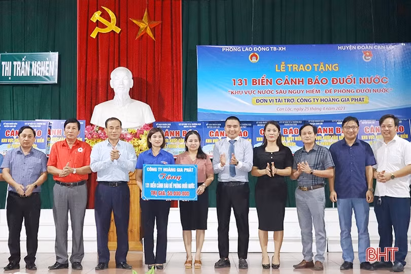 Cắm nhiều biển cảnh báo phòng, chống đuối nước ở Can Lộc