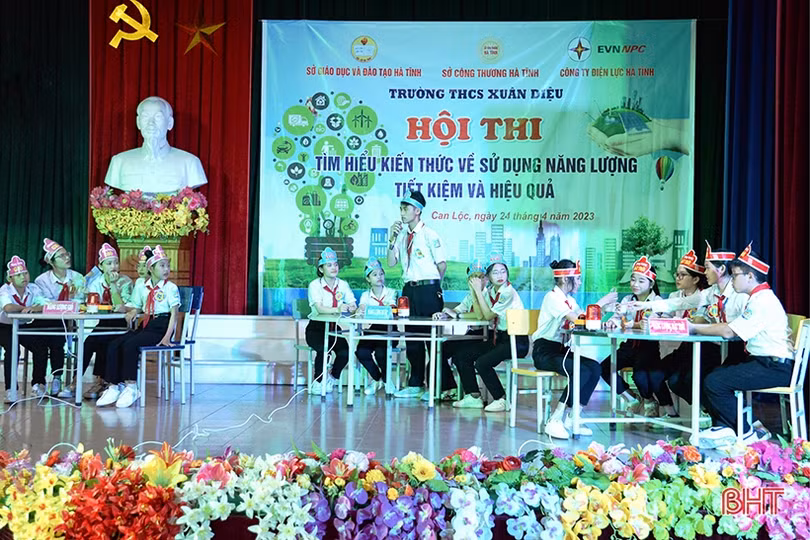 Học sinh Can Lộc sôi nổi tìm hiểu kiến thức sử dụng năng lượng