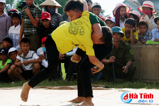 Hấp dẫn giải đấu vật truyền thống chào mừng Quốc khánh 2/9