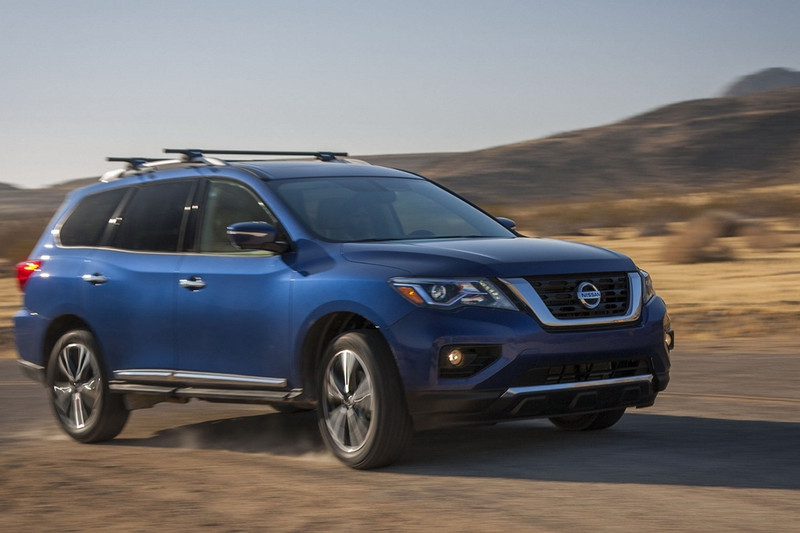 o to co tinh nang canh bao chong bo quen tre trong xe