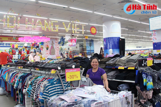 san hang giam gia dip nghi le