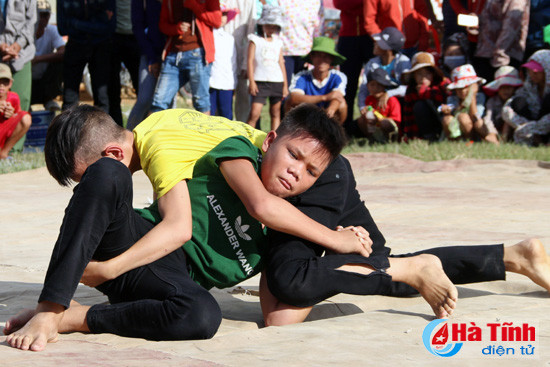 Hấp dẫn giải đấu vật truyền thống chào mừng Quốc khánh 2/9
