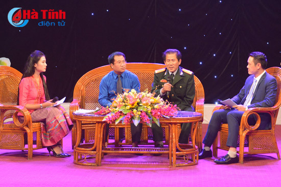 nong am dem giao luu tham tinh huu nghi viet lao