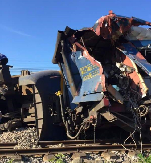 tau se3 trat banh hang tram hanh khach thoat chet