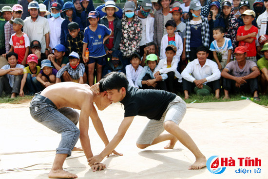 Hấp dẫn giải đấu vật truyền thống chào mừng Quốc khánh 2/9