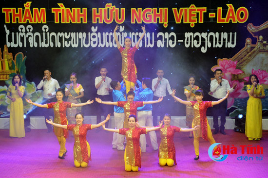 nong am dem giao luu tham tinh huu nghi viet lao